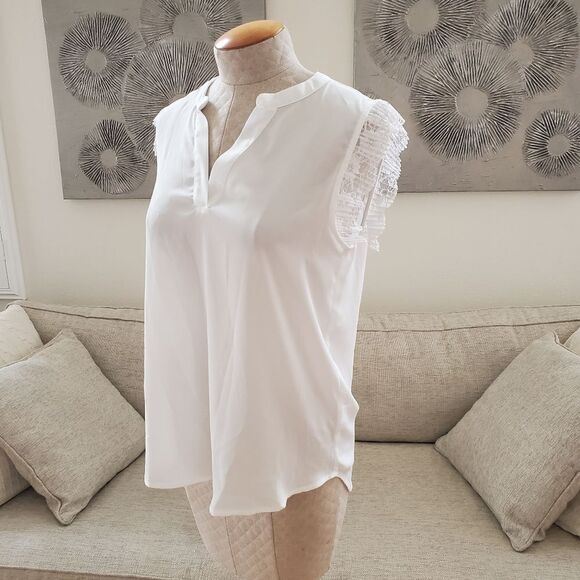 Gibson x City Safari Split Neck Lace Trim Top - size Small in White - Picture 4 of 11